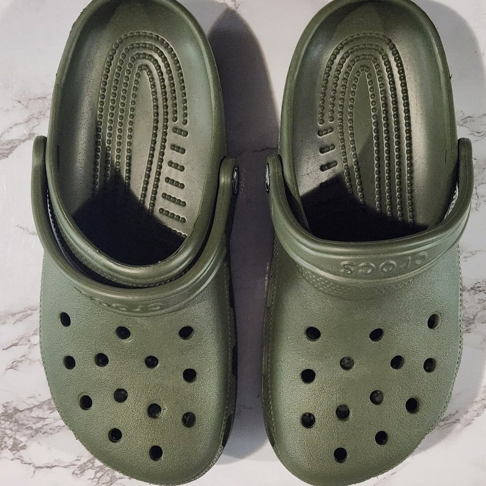 Crocs Classic clog 7m/9w (army green, olive) NWOT